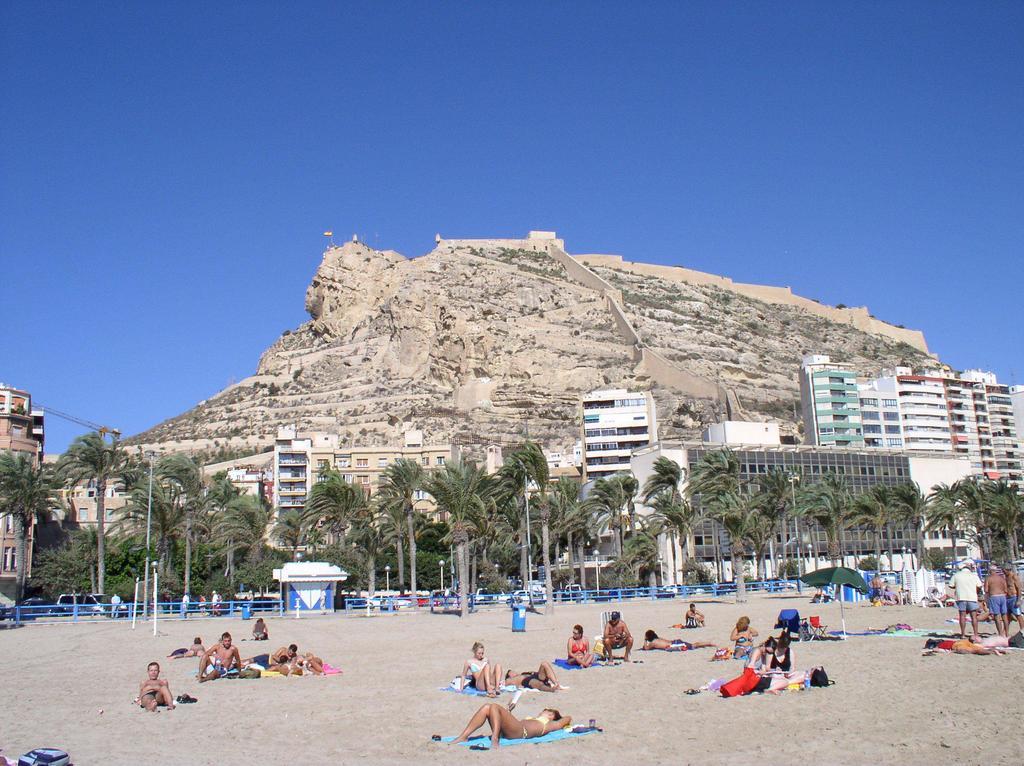 Beach & Urban Attic Alicante Room photo